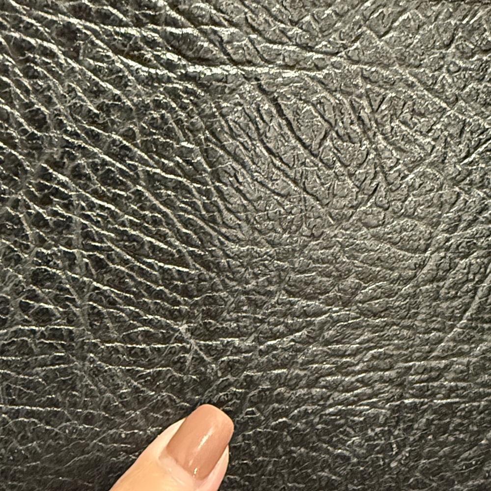 Elegant Black Embossed Leather bag - Picture 6 of 15
